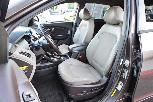 Used 2015 Brown Hyundai SE image 14