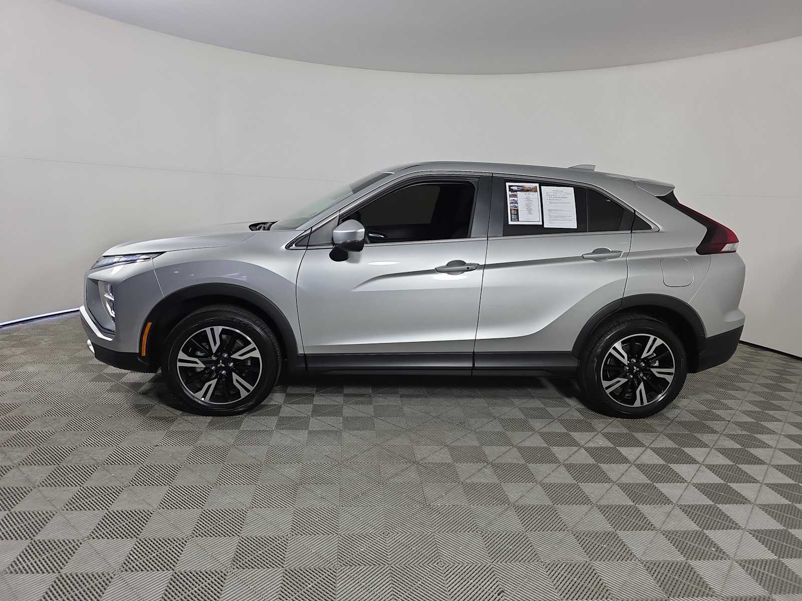 2025 Mitsubishi Eclipse Cross SE photo 4