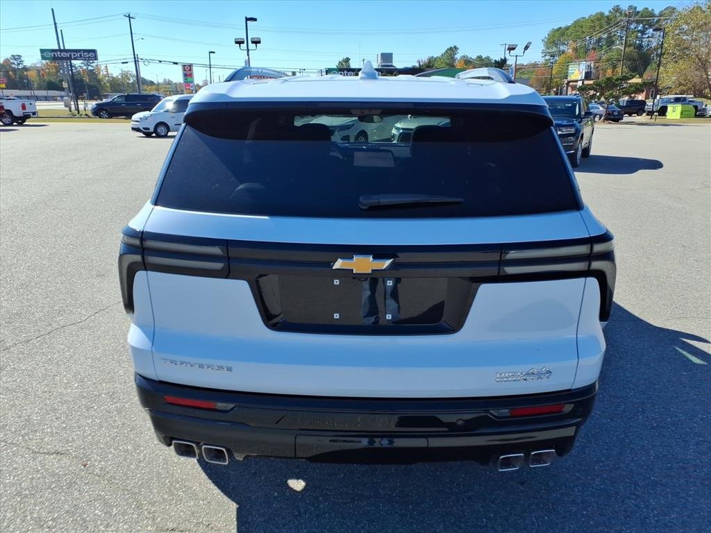 2026 Chevrolet Traverse High Country photo 2