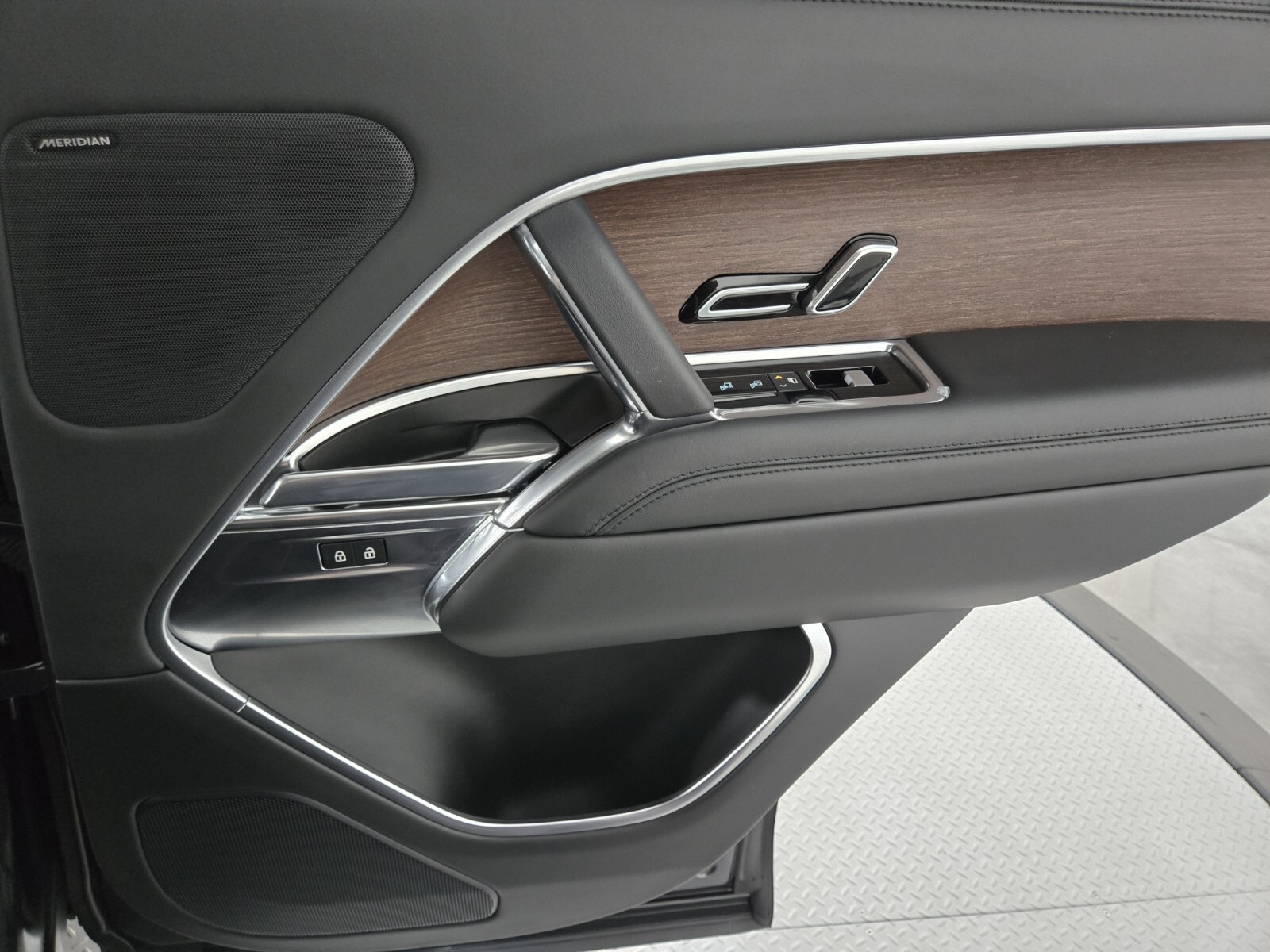 2023 Land Rover Range Rover SE photo 17