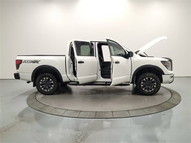 2023 Nissan Titan PRO-4X photo 14
