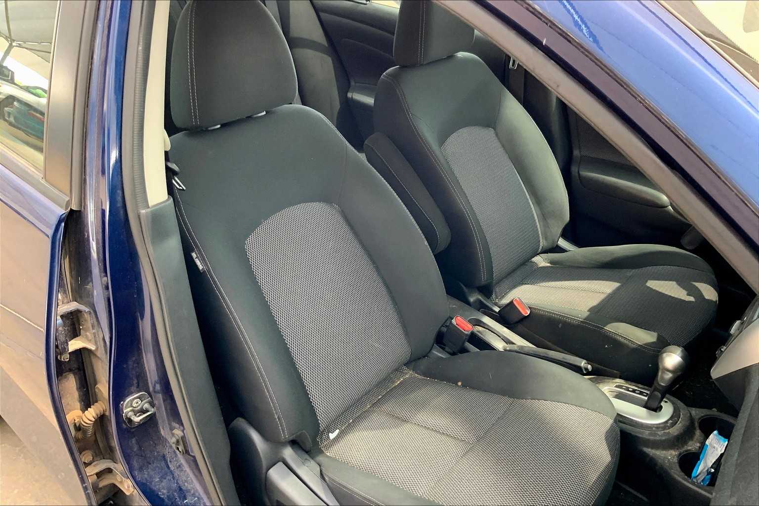 2019 Nissan Versa SV photo 8