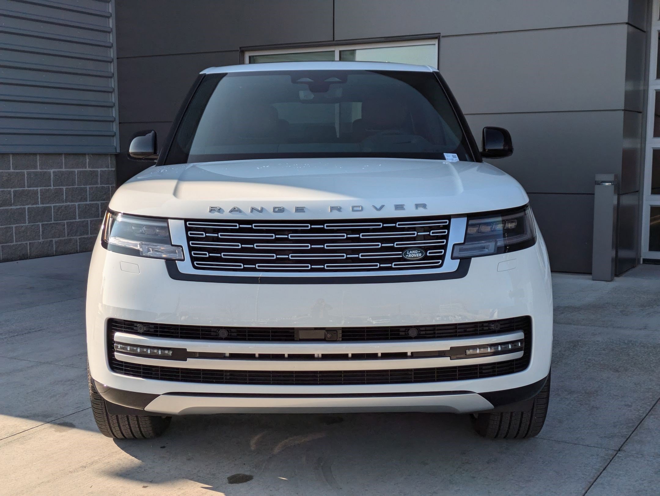 2025 Land Rover Range Rover Autobiography photo 2