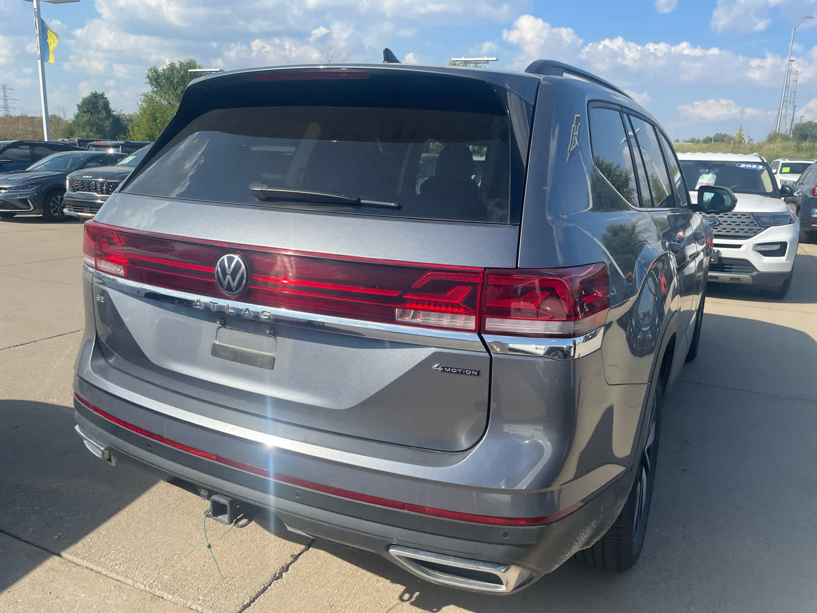 2025 Volkswagen Atlas SE Technology photo 3