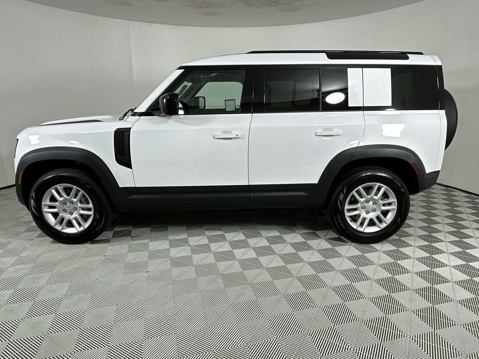2025 Land Rover Defender 110 S photo 2