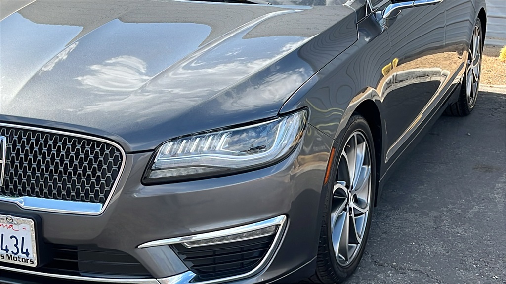 2019 Lincoln MKZ Hybrid Reserve photo 4