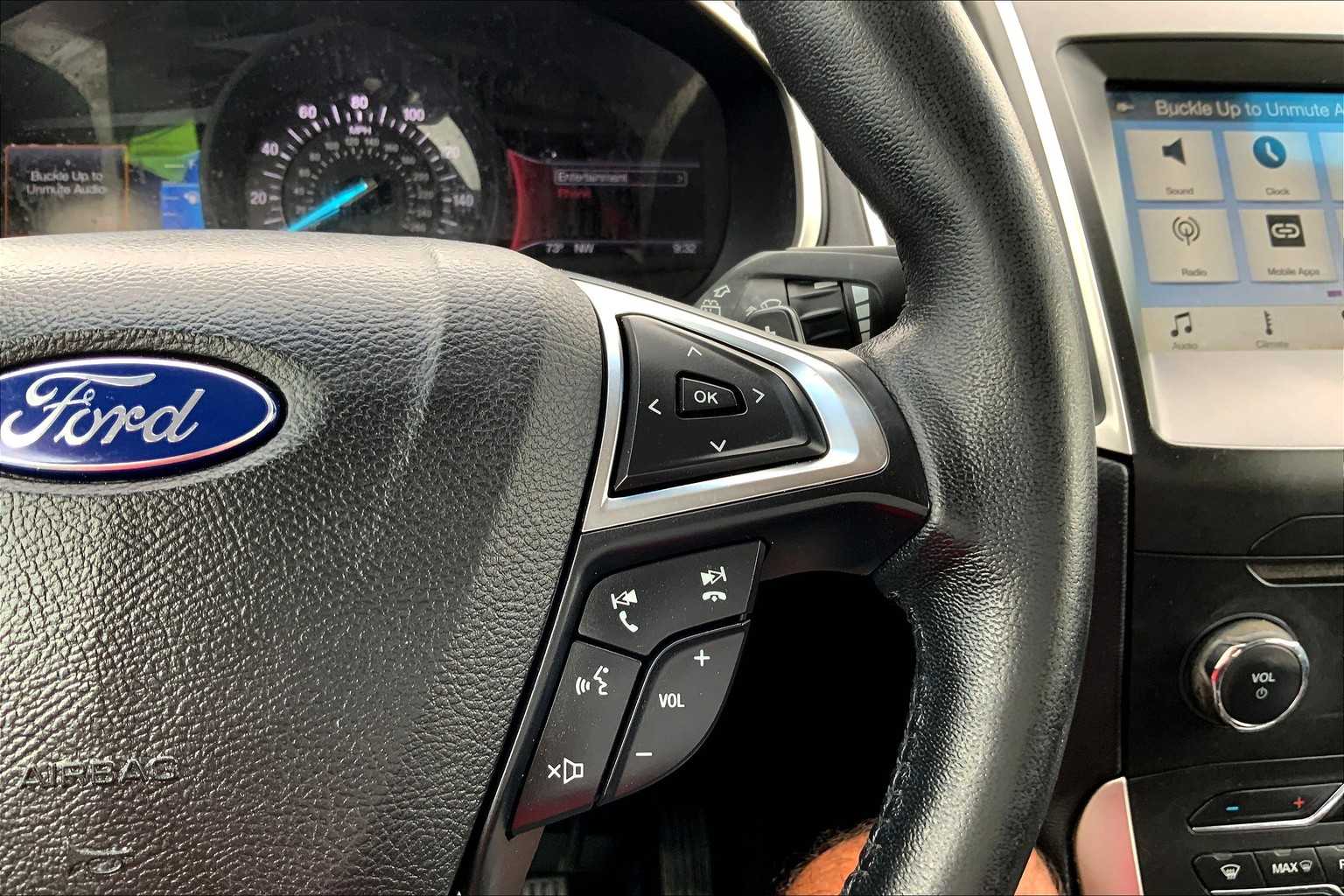 2017 Ford Edge SEL photo 22