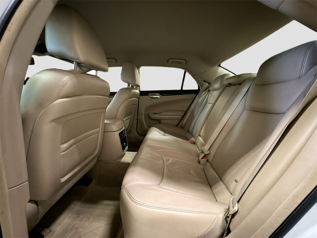 2013 Chrysler 300 Base photo 10