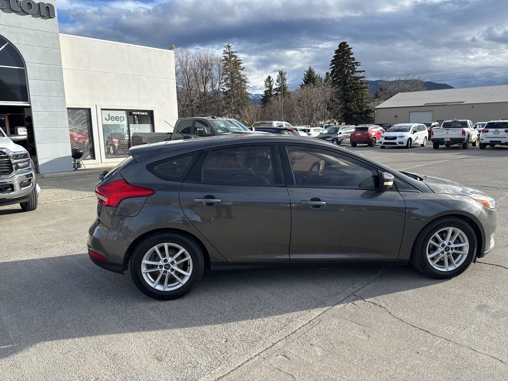 2016 Ford Focus SE photo 2