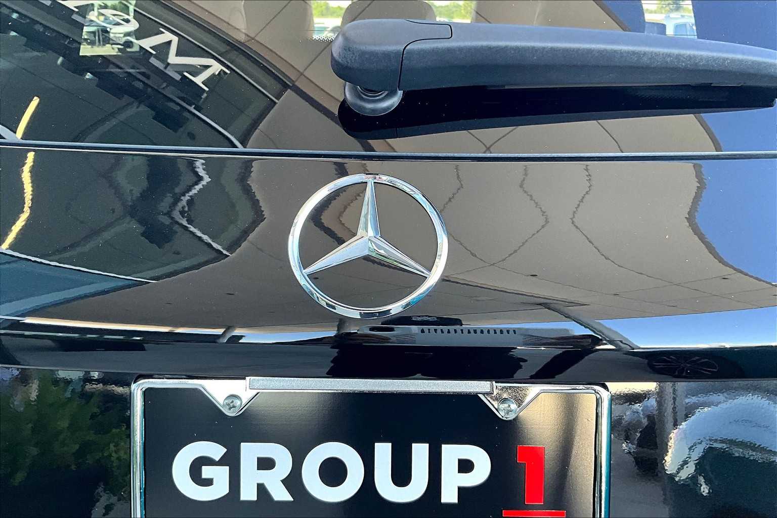 2022 Mercedes Benz GLC 300 photo 9