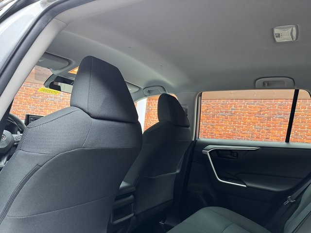2021 Toyota RAV4 LE photo 23