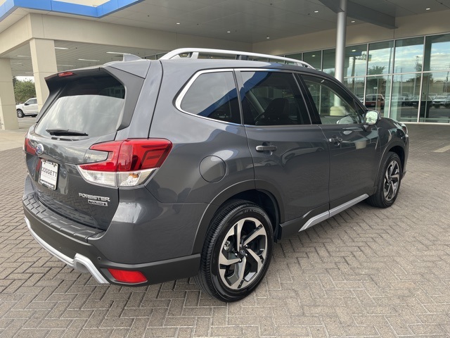 2023 Subaru Forester Touring photo 4