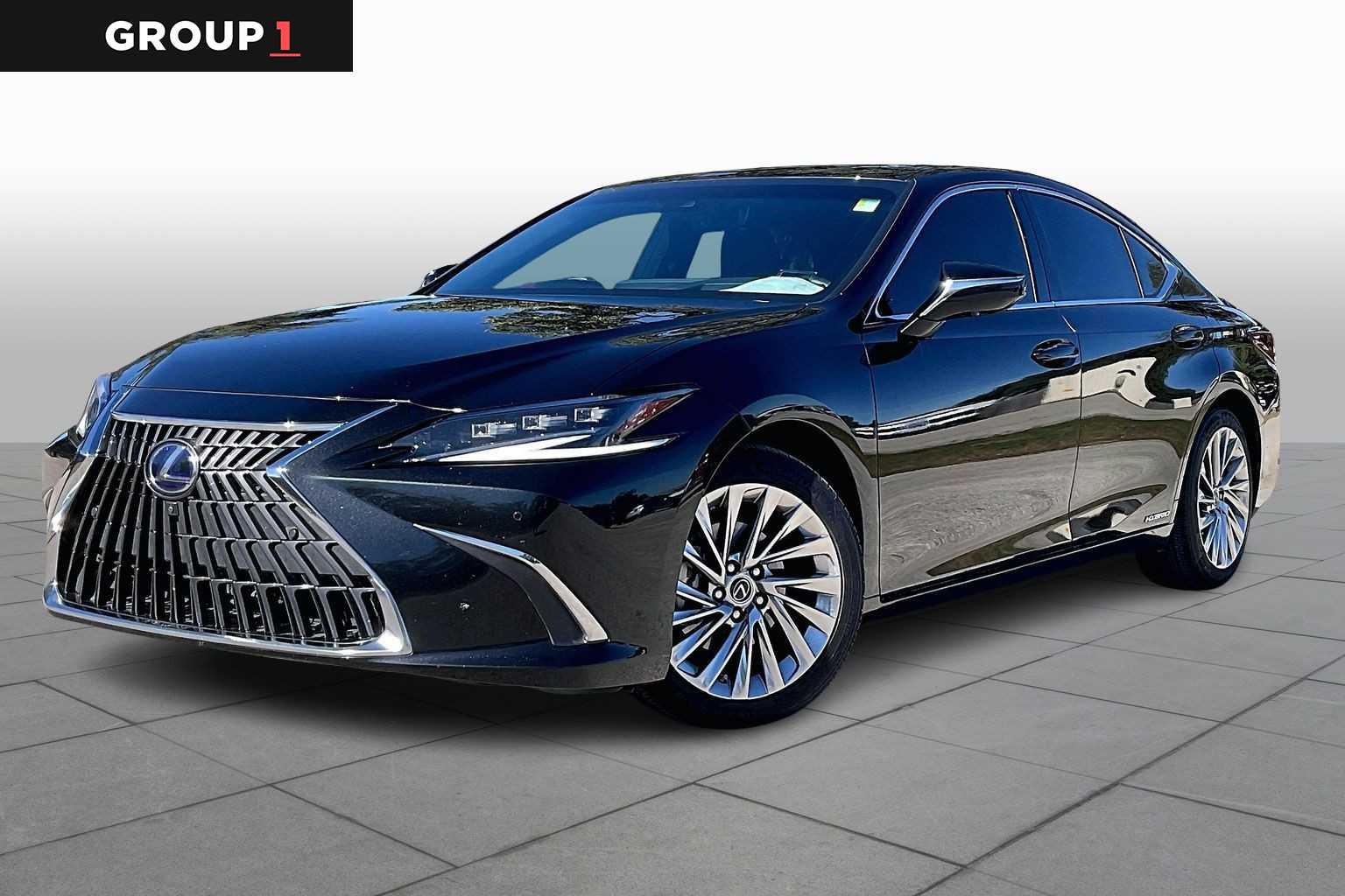2022 Lexus ES Hybrid 300h Luxury's photo