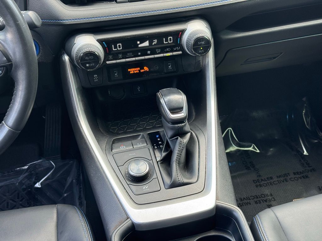 2021 Toyota RAV4 Hybrid XSE photo 13