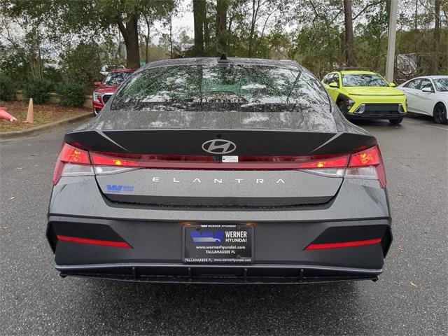 2025 Hyundai Elantra SEL Sport photo 6