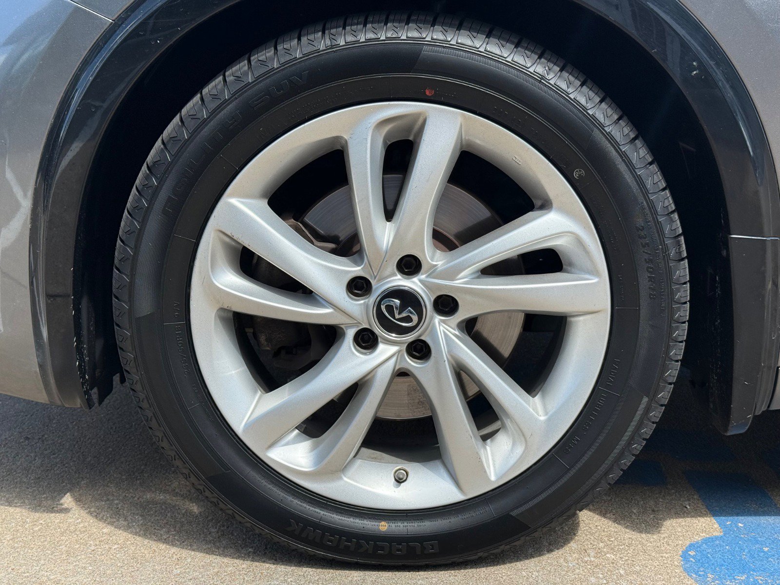 2017 Infiniti QX30 Premium photo 5