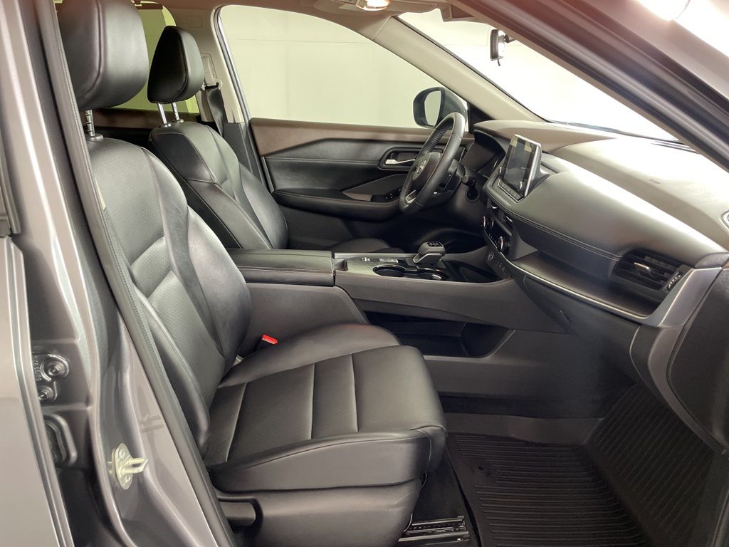 2023 Nissan Rogue SV photo 44