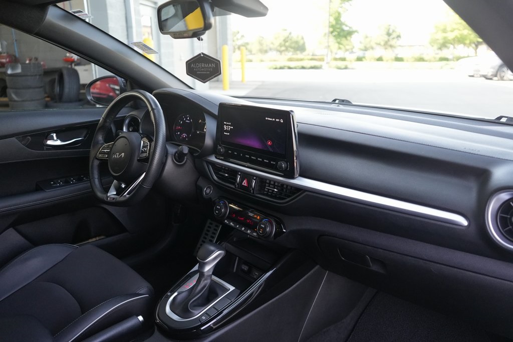 2023 Kia Forte GT-Line photo 15
