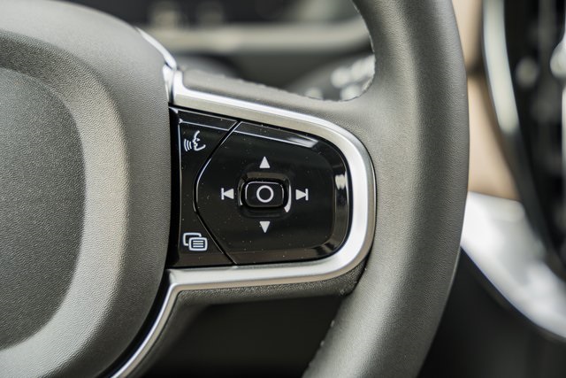 2026 Volvo XC90 T8 Plus photo 19