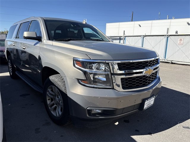 2018 Chevrolet Suburban LT photo 2