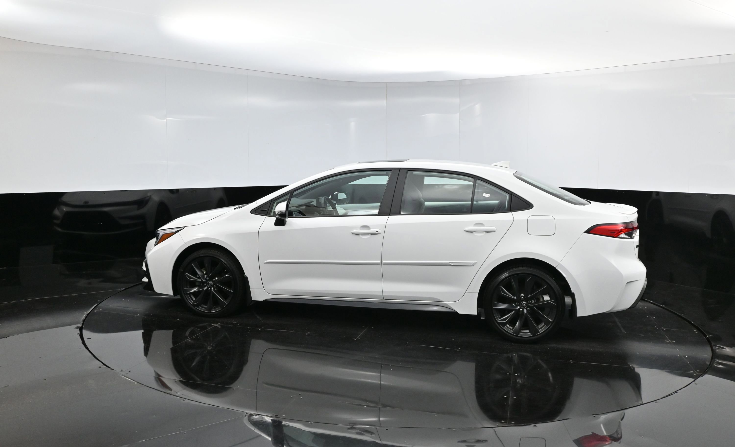 2023 Toyota Corolla SE photo 2
