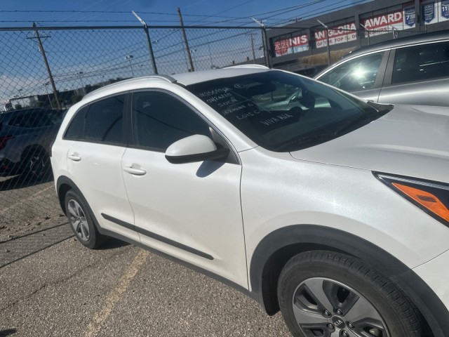 Used 2020 Snow White Pearl Kia LX image 6