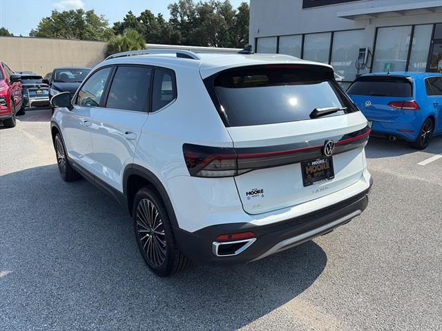 2025 Volkswagen Taos SE photo 4