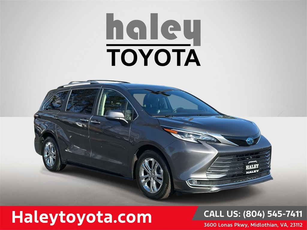 2023 Toyota Sienna Platinum's photo