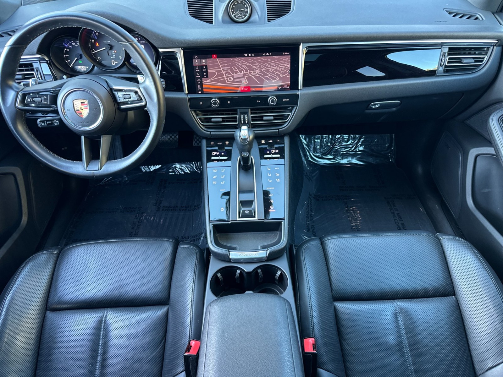 2023 Porsche Macan T photo 4