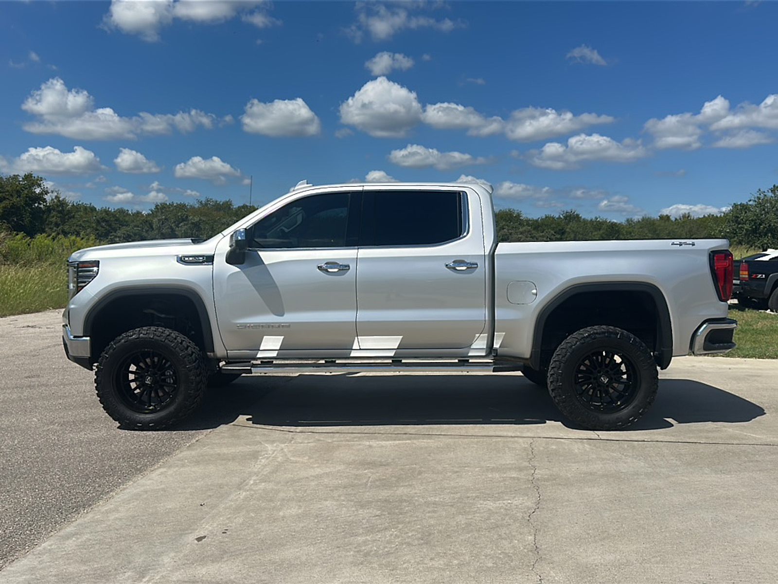 2022 Gmc Sierra 1500 SLT photo 2