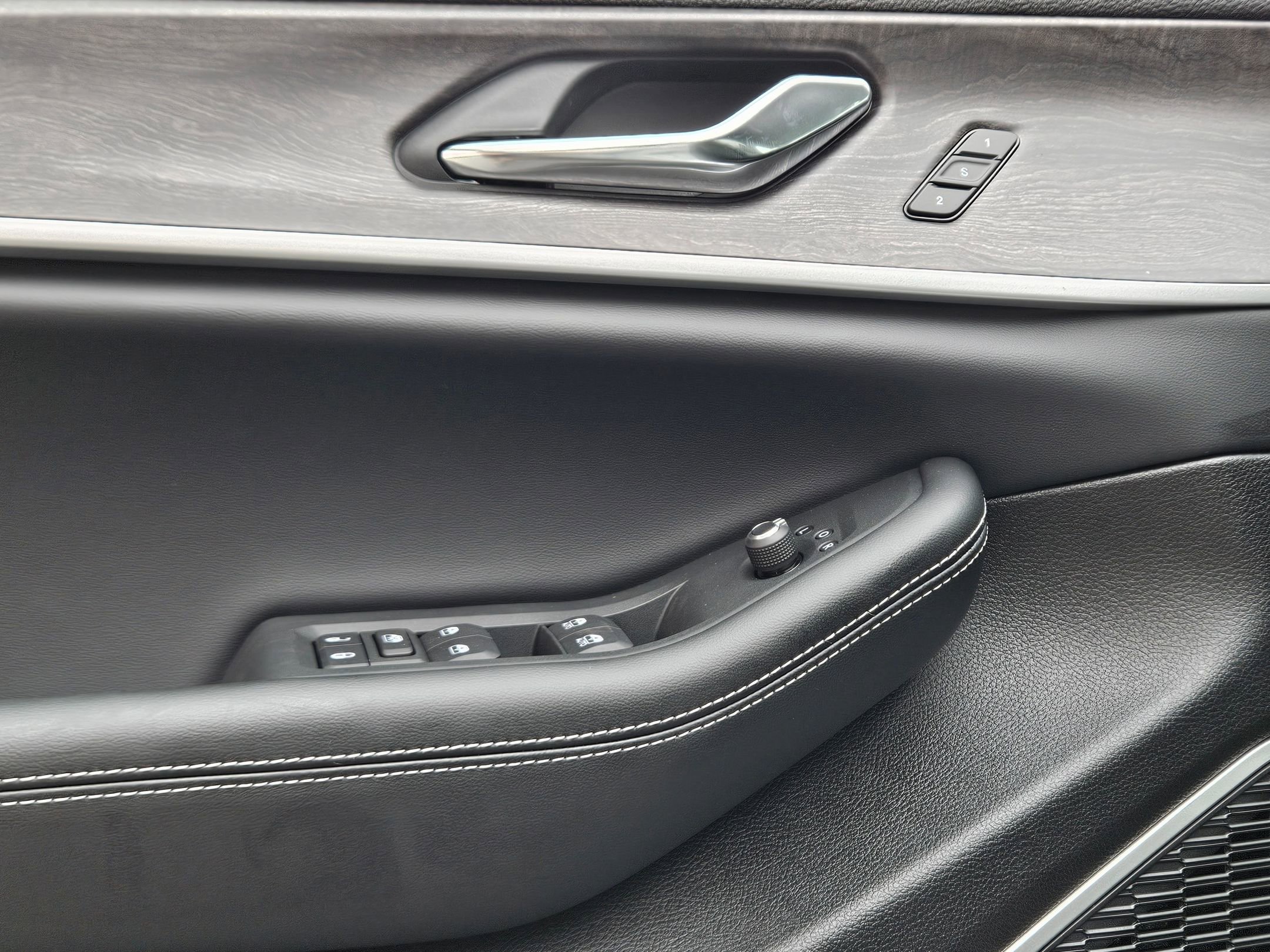 2025 Jeep Grand Cherokee Limited photo 13