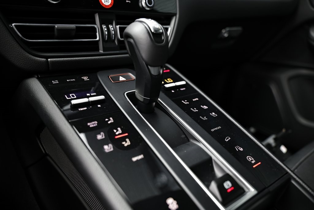 2024 Porsche Macan S photo 41