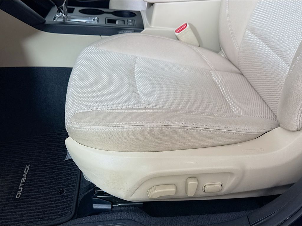 2018 Subaru Outback Premium photo 4