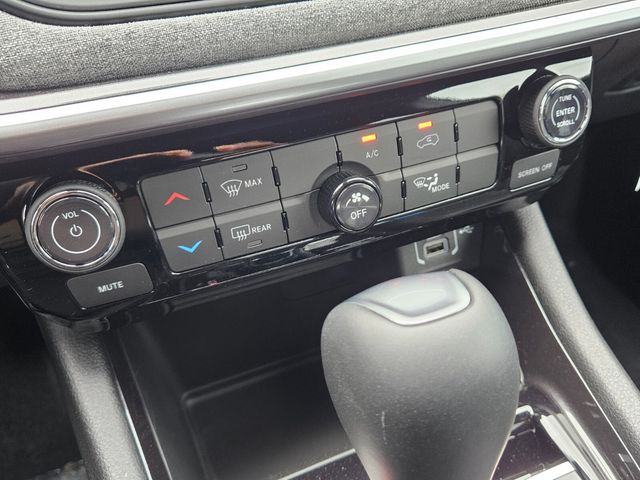 2025 Jeep Compass Latitude photo 16