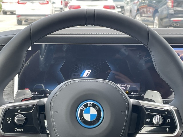 2026 Bmw 750e photo 7