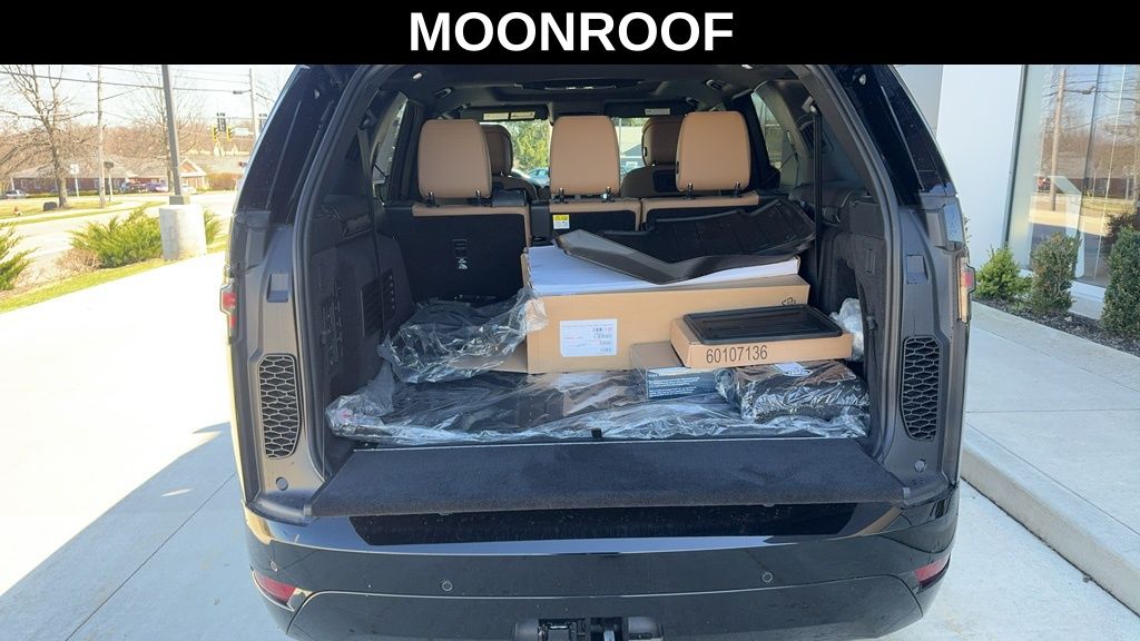 2024 Land Rover Discovery SE photo 9