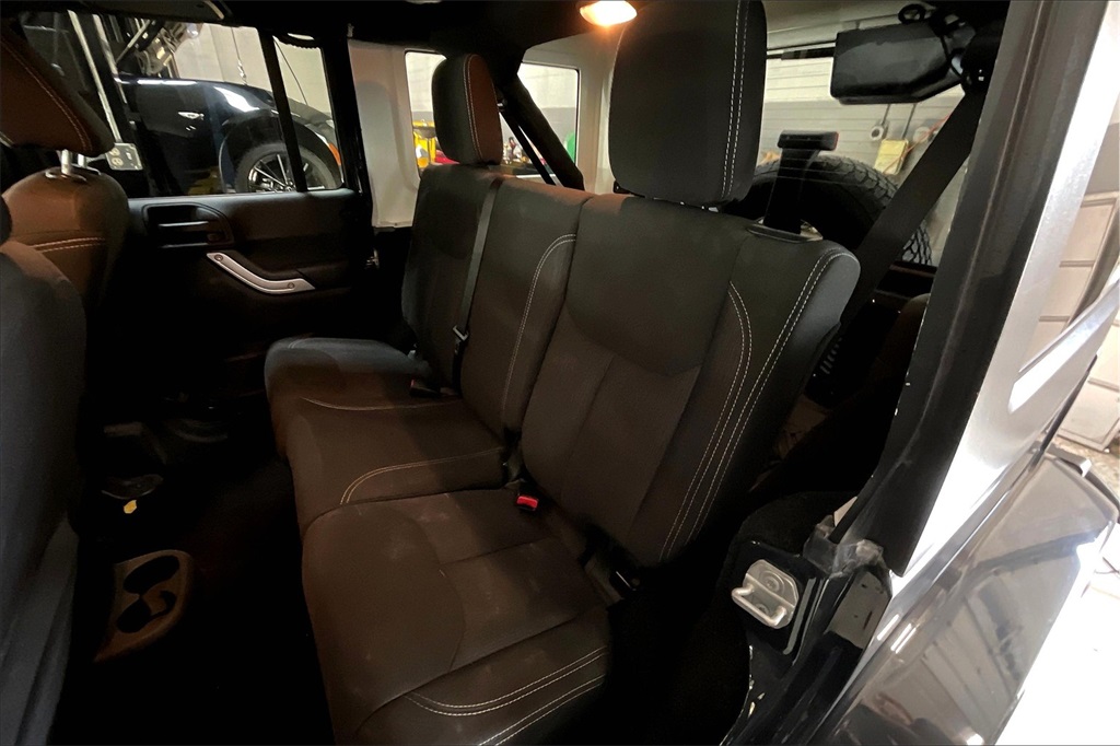2016 Jeep Wrangler Unlimited Sahara photo 21