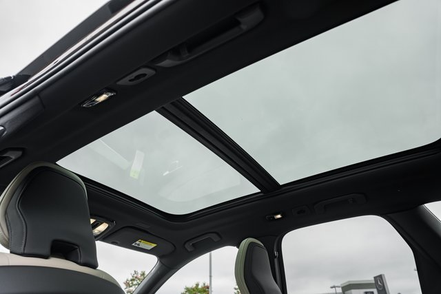 2026 Volvo XC60 B5 Hybrid photo 28