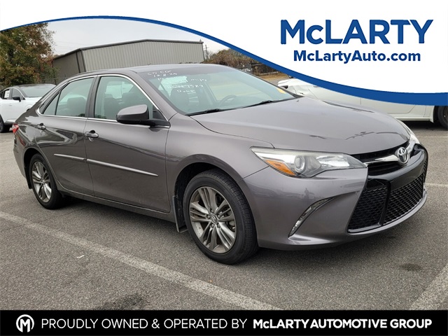 2017 Toyota Camry SE's photo