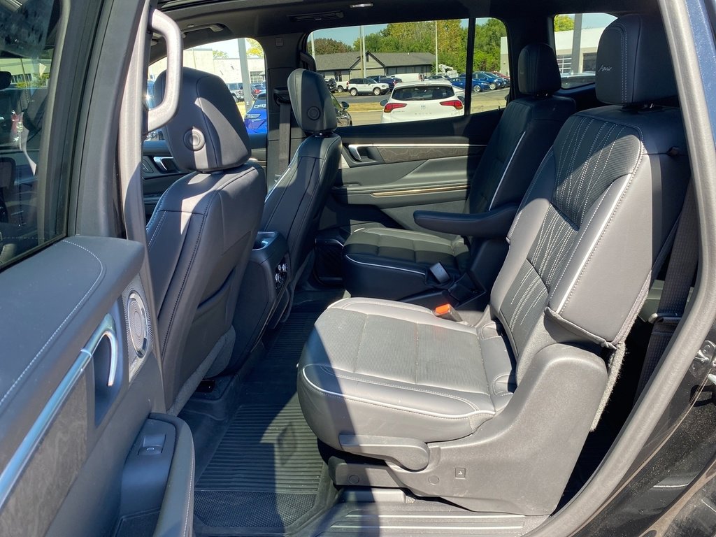 2025 Buick Enclave Avenir photo 21