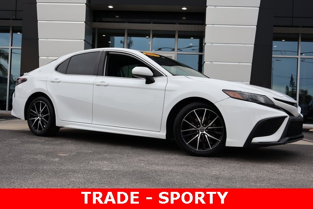 2021 Toyota Camry SE photo 2