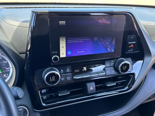 2024 Toyota Highlander LE photo 12