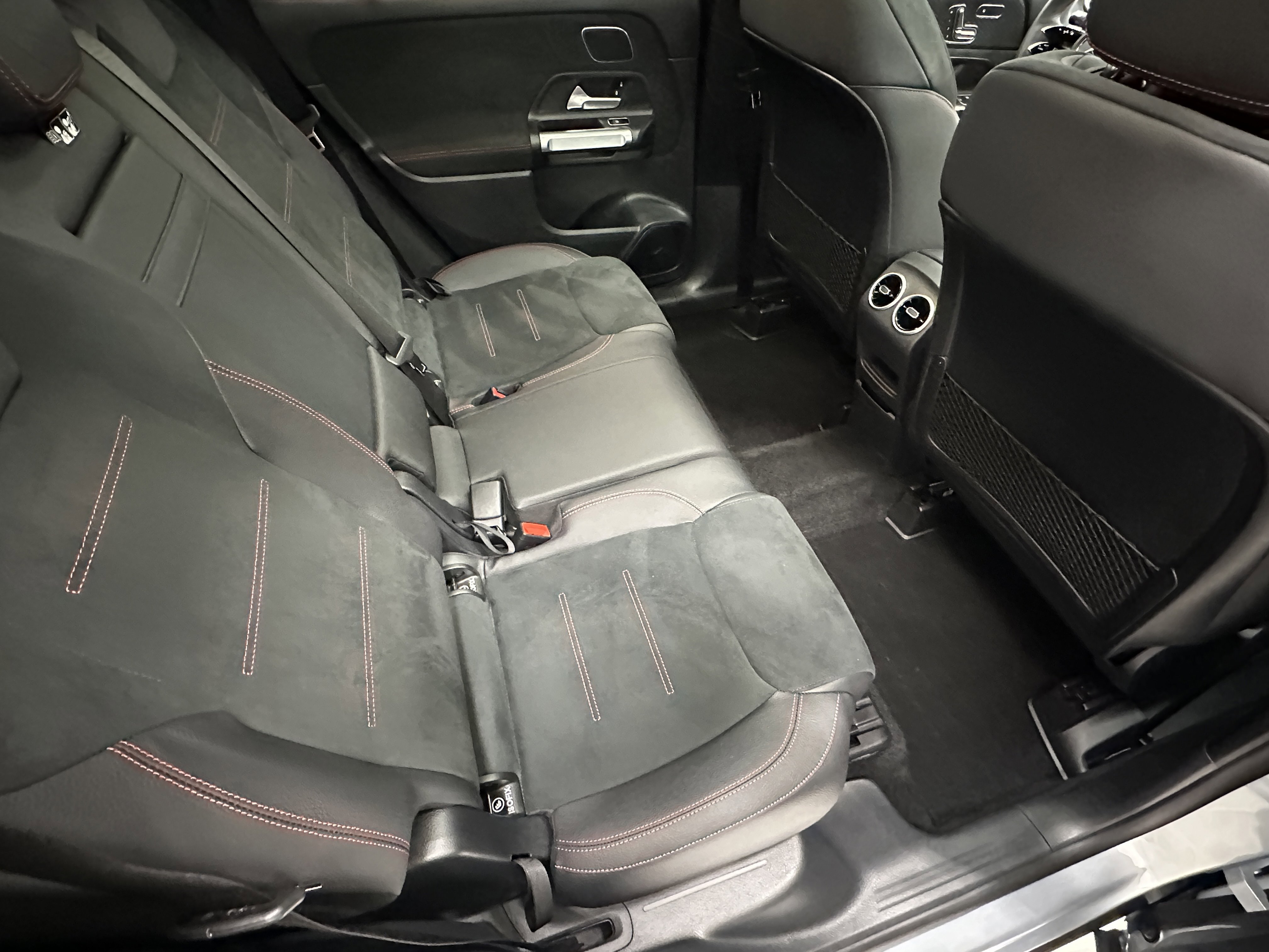2024 Mercedes Benz GLB 250 photo 11