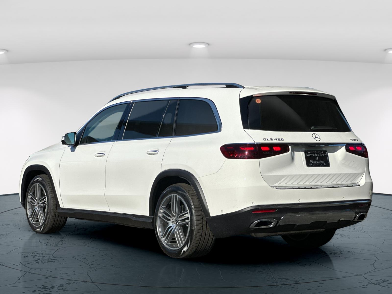 2026 Mercedes Benz GLS 450 4MATIC photo 2