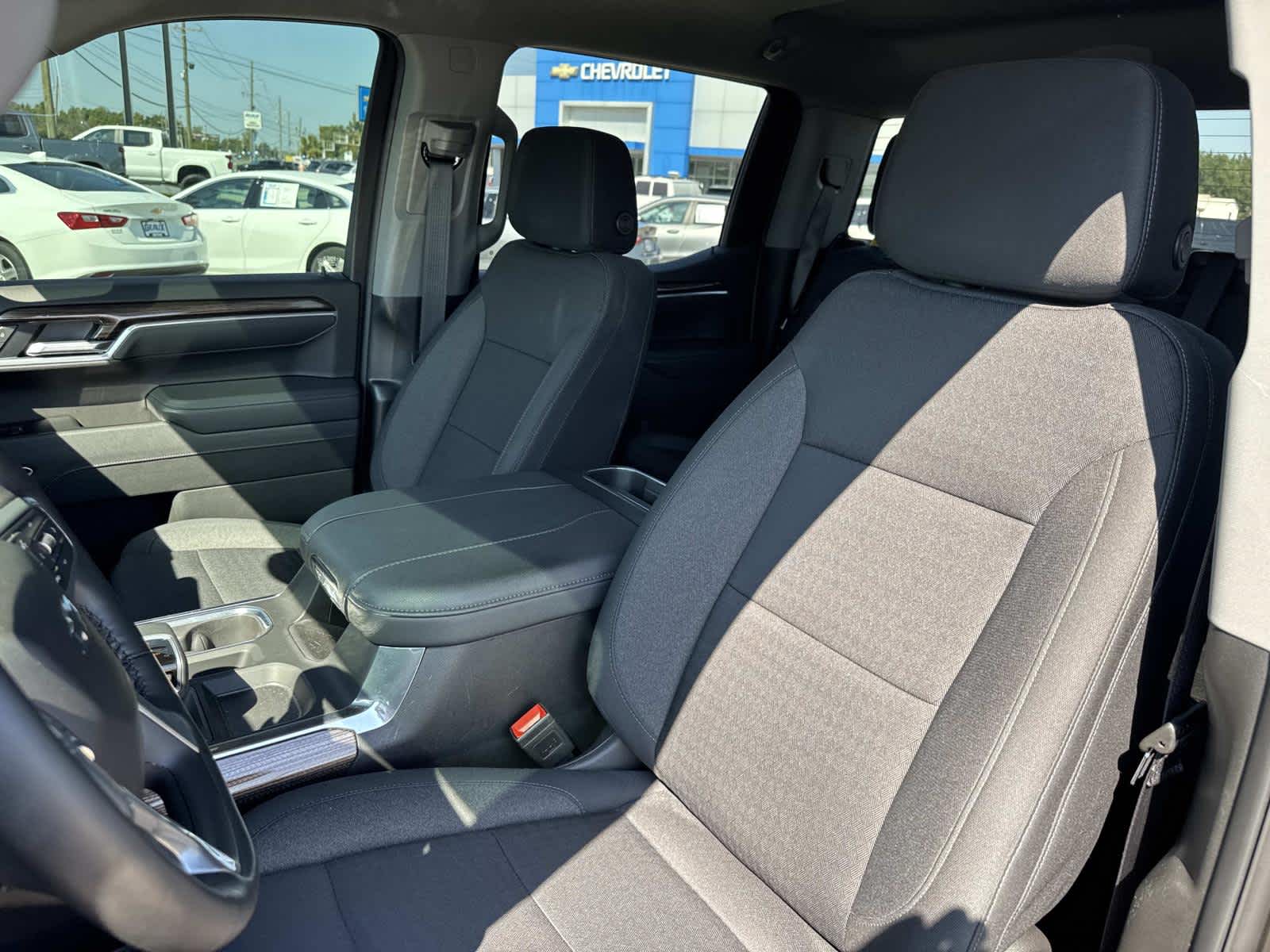 2025 Chevrolet Silverado RST photo 31