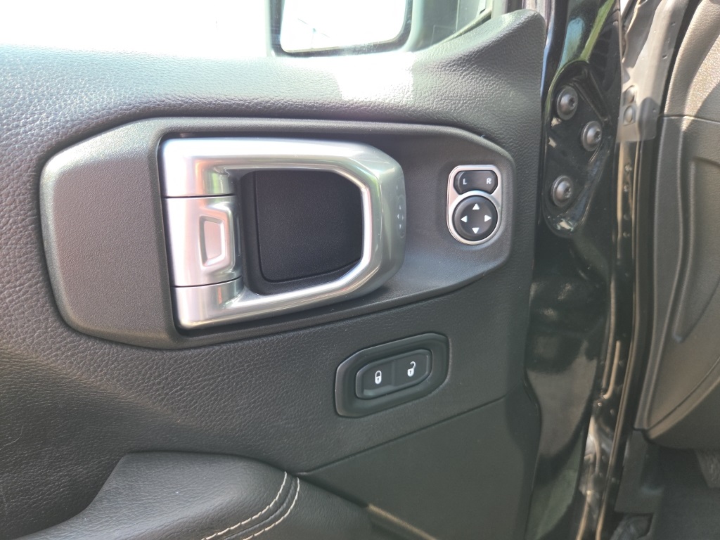 2021 Jeep Wrangler Unlimited Sahara photo 11