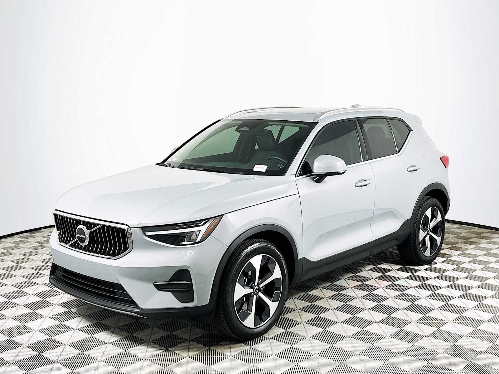 2025 Volvo XC40 AWD Core photo 3
