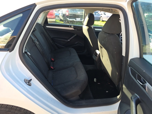 2018 Volkswagen Passat 2.0T S photo 13