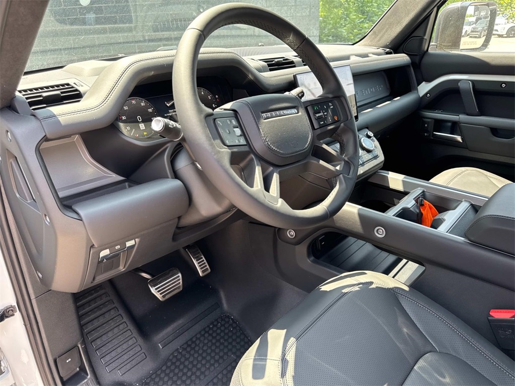 2025 Land Rover Defender 110 V8 photo 16