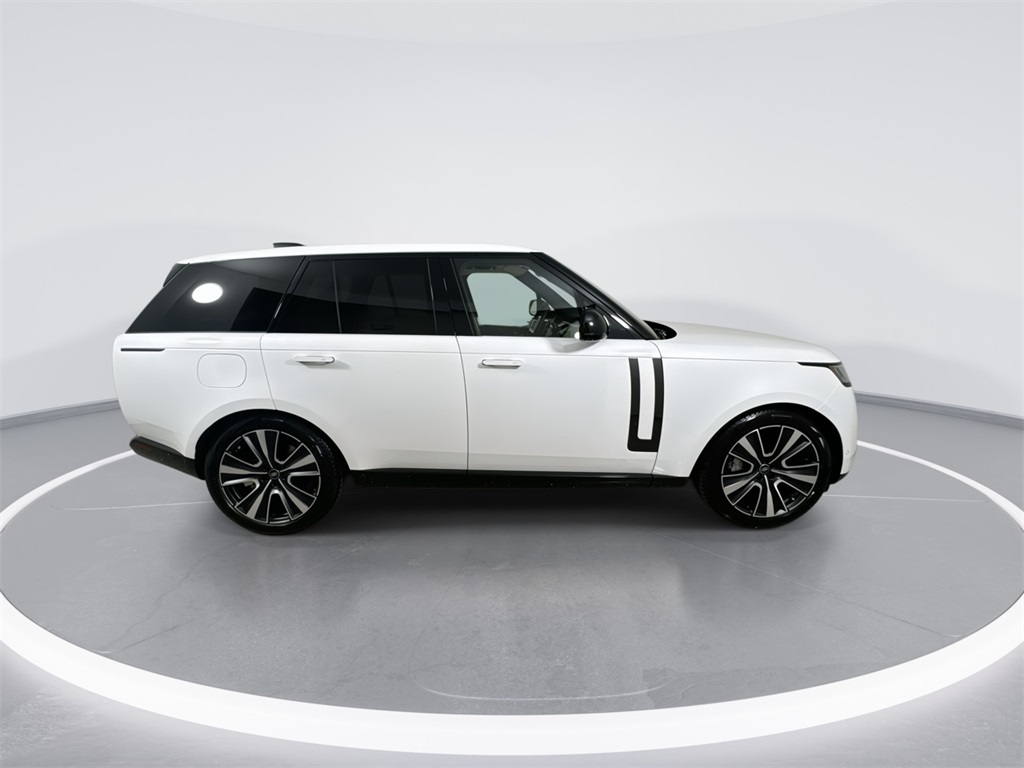 2025 Land Rover Range Rover SE photo 8